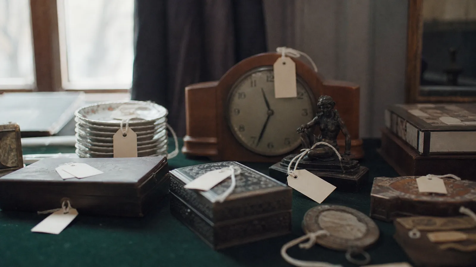 Auction lots with blank tags on a viewing table, auctioneer PI insurance