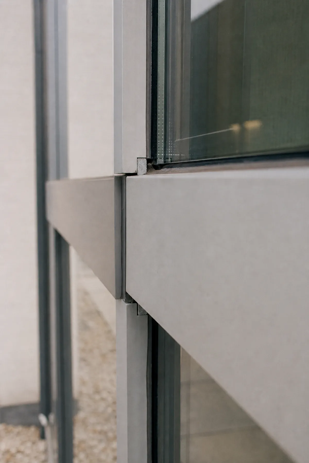 Curtain wall mullion and glazing junction - PI cover for facade engineers