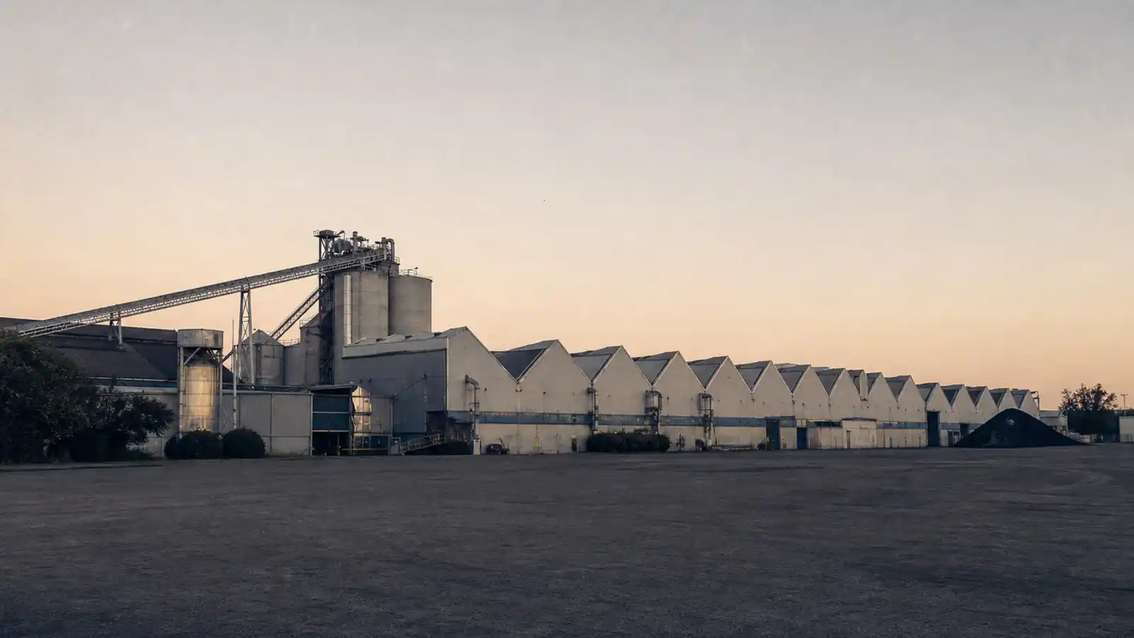 Large manufacturing complex at dawn, the scale of asset covered by industrial special risks insurance