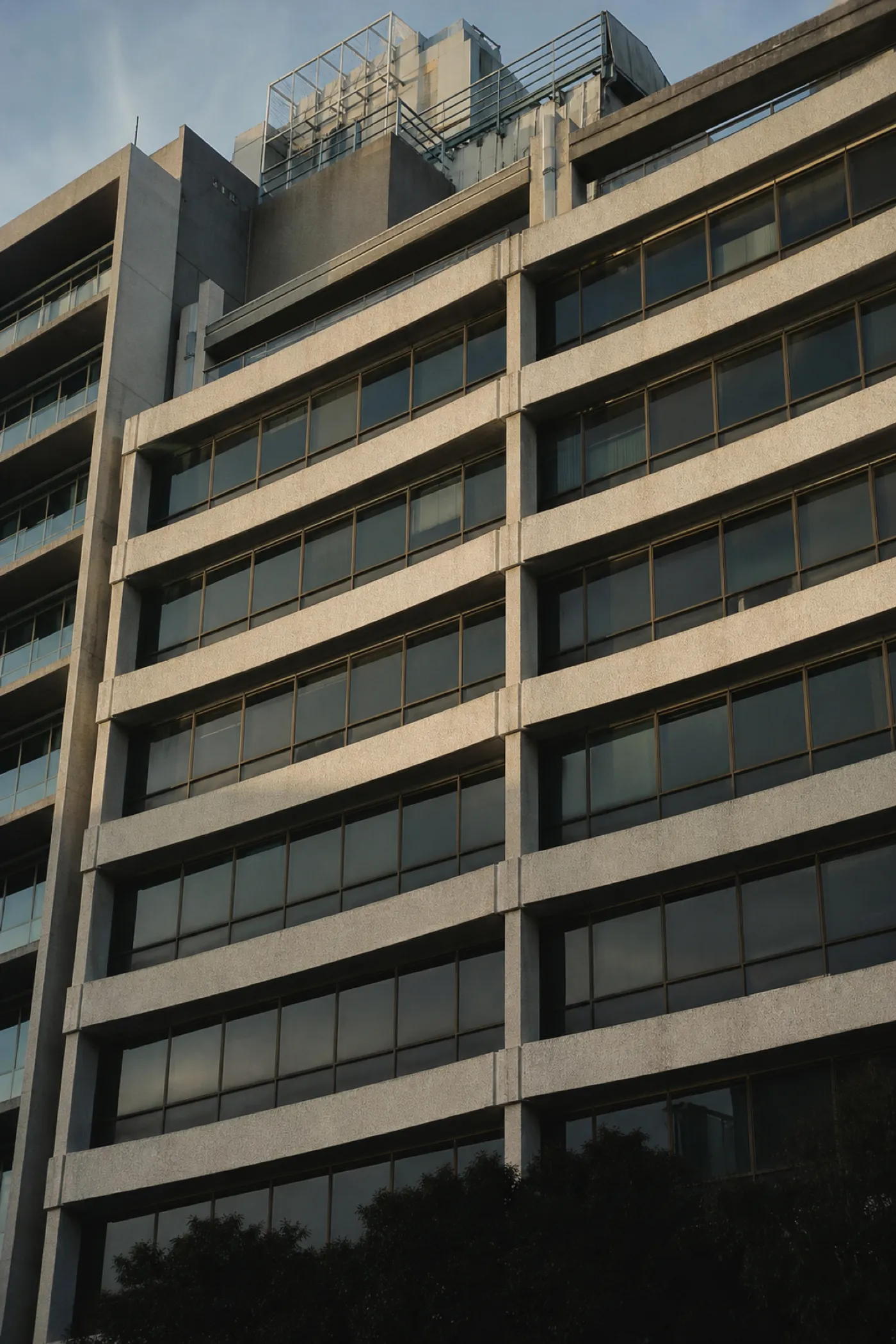 Mid-rise multi-tenant building past business pack scale, when commercial property needs an ISR policy