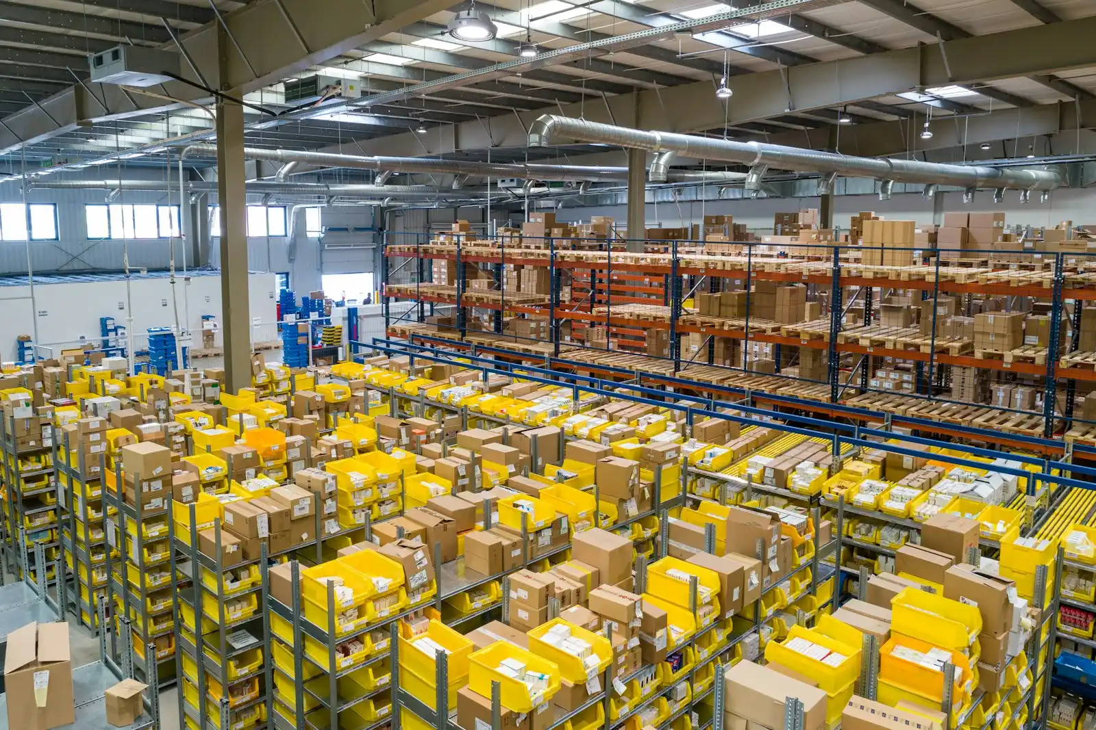 Large warehouse and distribution centre representing ISR insurance for industrial logistics facilities